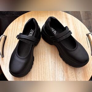 Zara Black Mary Jane Platforms Sz 7